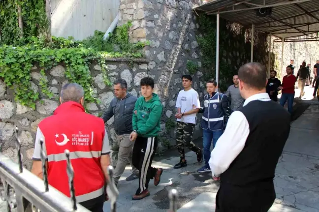 Amasya'da 25 kaçak göçmenden 24'ü yakalandı