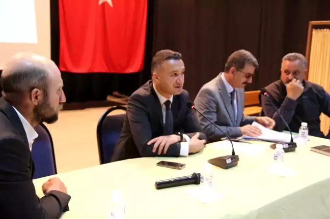 Muş'un Varto Kaymakamlığı Köylere Hizmet Götürme Birliği 2024 yılı encümen seçim toplantısı yapıldı