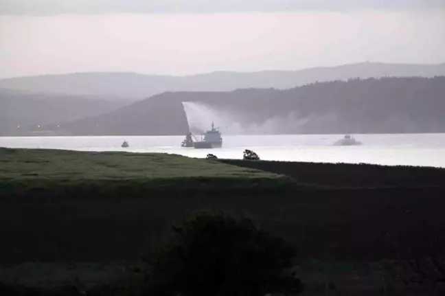 Çanakkale Boğazı'nda 107 Metrelik Gemi Yangını