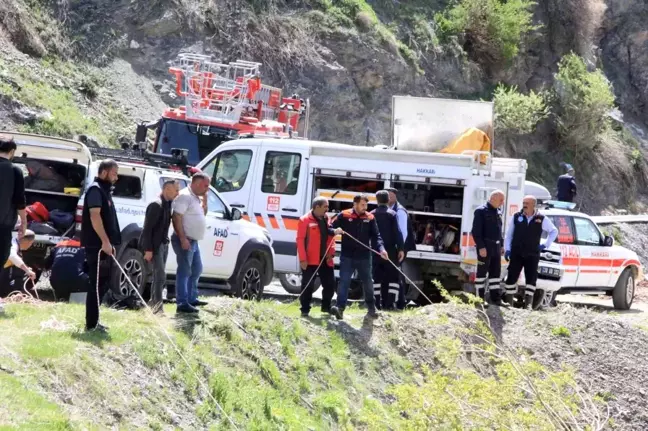 Hakkari'de Dereye Düşen Vatandaş İçin Arama Kurtarma Çalışması Başlatıldı