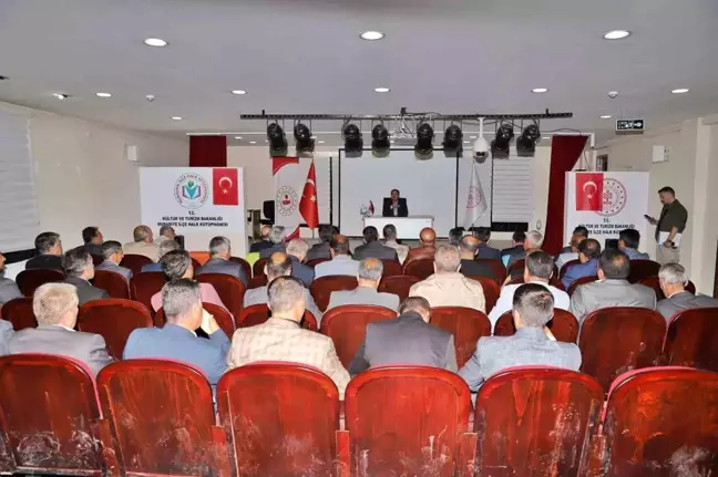 Muradiye ilçesinde göreve yeni başlayan muhtarlar için toplantı düzenlendi