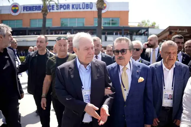 Aziz Yıldırım, 6 yıl sonra Fenerbahçe tesislerine geldi