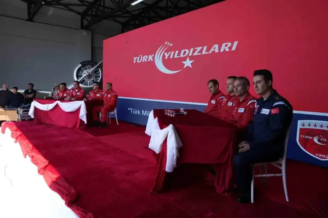 Türk Yıldızları İstanbul Hava Kuvvetleri Müzesi'nde İmza Günü Düzenledi