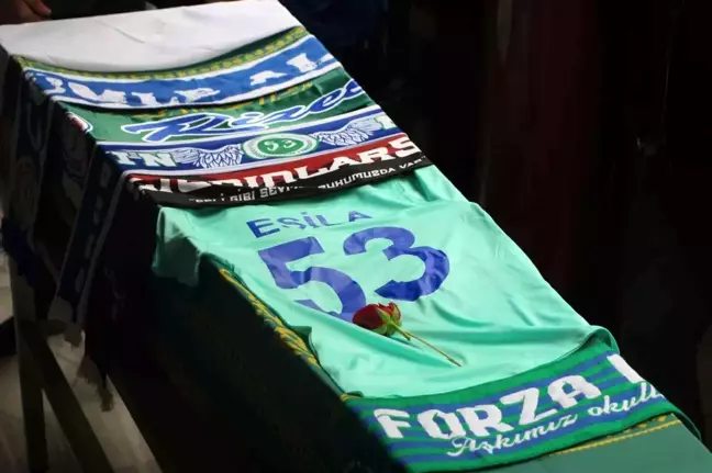 Rize'de Kalp Nakli Sonrası Hayatını Kaybeden Esila Tüfekçi Son Yolculuğuna Uğurlandı