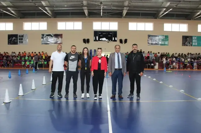 Yalova'da Geleneksel Çocuk Oyunları Yarışmaları Düzenlendi