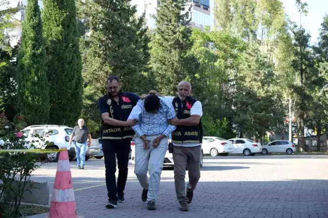 Antalya'da Evde Ölü Bulunan Kadının Oğlu Tutuklandı
