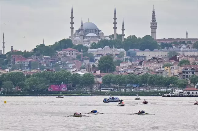 İstanbul'da Uluslararası Haliç Kürek Yarışları Başladı