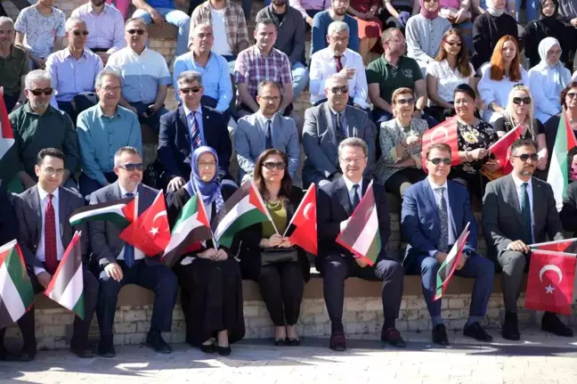 Manisa CBÜ, İsrail'in Filistin'e saldırılarına tepki gösteren ABD'li öğrenci ve akademisyenlere destek verdi