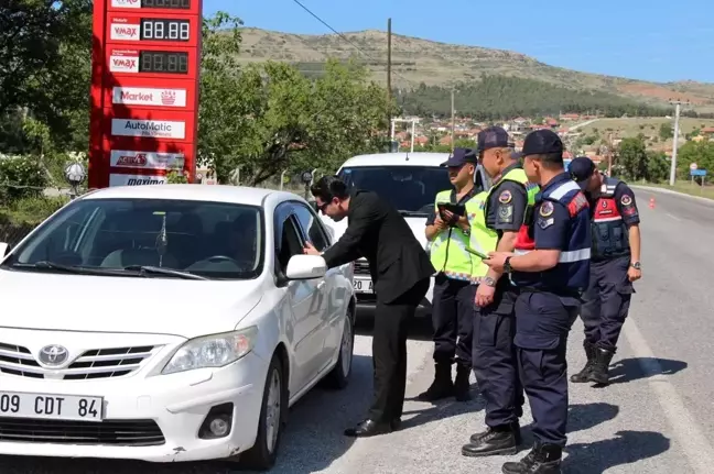 Denizli'nin Çal ilçesine yeni atanan kaymakam trafik haftası sebebiyle sürücülere uyarılarda bulundu