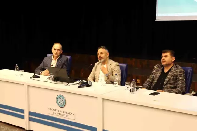 Konyaspor Başkanı Ömer Korkmaz, öğrencilerle 'Gönüllülük' konusunda söyleşi gerçekleştirdi