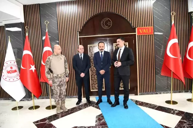 Tunceli'de intihar teşebbüsüne müdahale eden polislere takdir belgesi