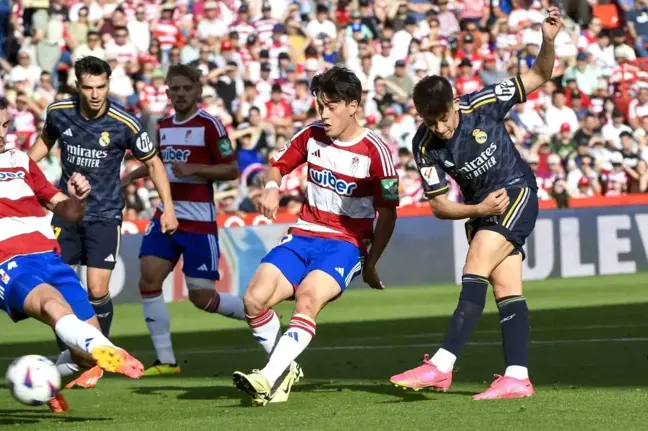 Arda Güler, Real Madrid'in Granada'yı 4-0 mağlup ettiği maçta gol attı