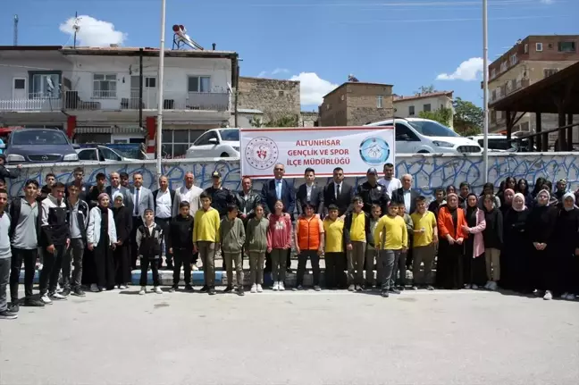 Altunhisar Kaymakamı Spor Sokağı'ndaki Etkinliklere Katıldı