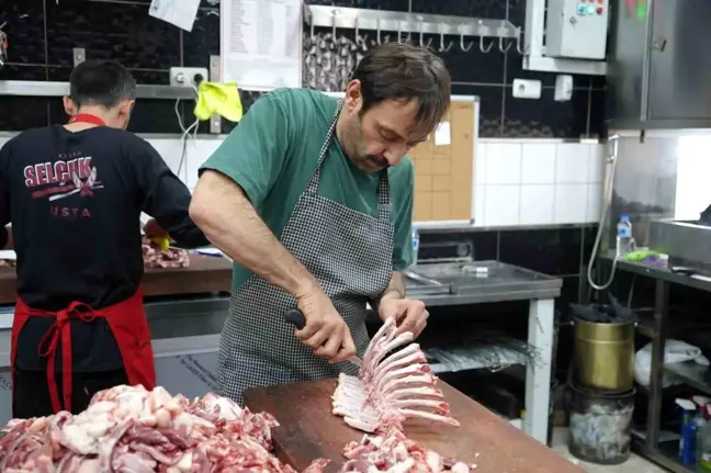 Gaziantep'te Kebaplar Kağıt Üzerinde Servis Ediliyor