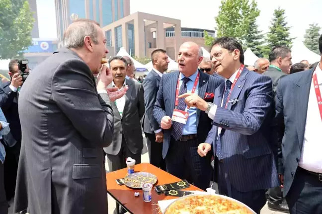 TOBB Genel Kurulu Öncesinde Erzurum Standında Coğrafi İşaretli Ürünler İkram Edildi