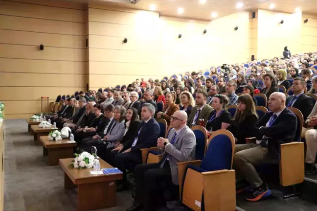 Zonguldak'ta düzenlenen sempozyumda Prof. Dr. Refik Turan, Rusya'nın yeniden bir Bizans olma sevdası olduğunu söyledi