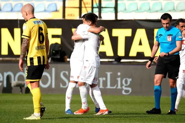 İstanbulspor, Sivasspor'a 3-1 mağlup oldu