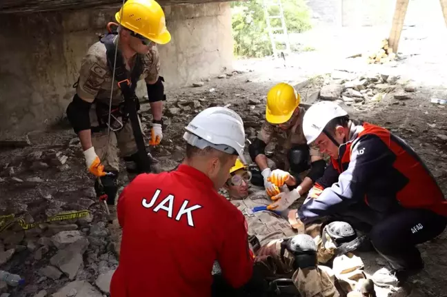 Amasya'da Jandarma Komando Birliklerine Arama-Kurtarma Eğitimi Verildi