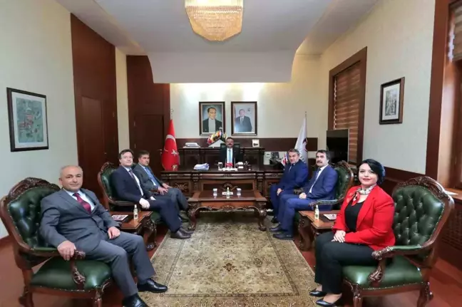 Eskişehir Valisi Hüseyin Aksoy, Tapu ve Kadastro Genel Müdürlüğü'nün 177. Kuruluş Yılı münasebetiyle heyeti kabul etti
