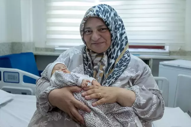 Tüp Mide Ameliyatı Olan Hamile Kadın Nadir Bir Sezaryen Operasyonuyla Bebeğine Kavuştu