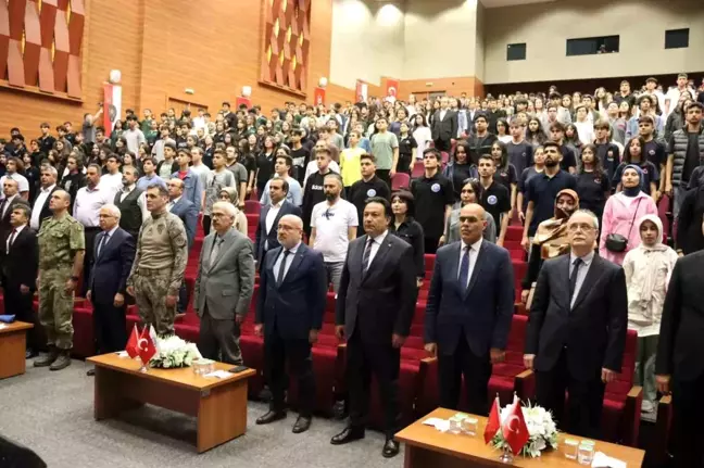 Siber Zeka Bilgi Yarışması'nda Dereceye Giren Öğrencilere Ödülleri Verildi