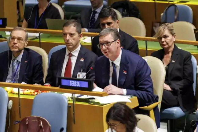 Sırbistan Cumhurbaşkanı Vucic, Srebrenitsa Soykırımı'nı Anma Günü kararını başarısız olarak nitelendirdi