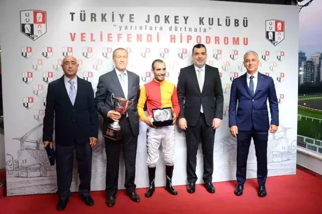 Necati Demirkol'un atı Vincitore, 19 Mayıs Koşusu'nu ikinci kez kazandı