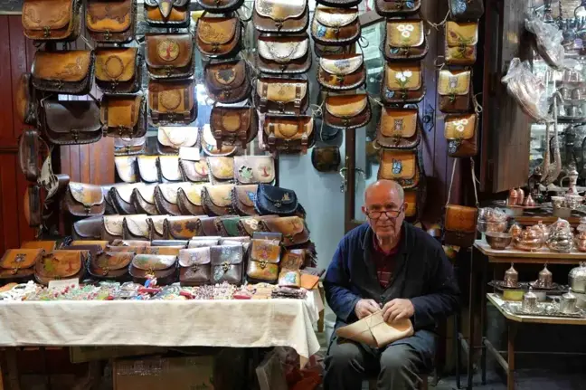 Gaziantep'te Teknolojiye Direnen Çanta Ustası
