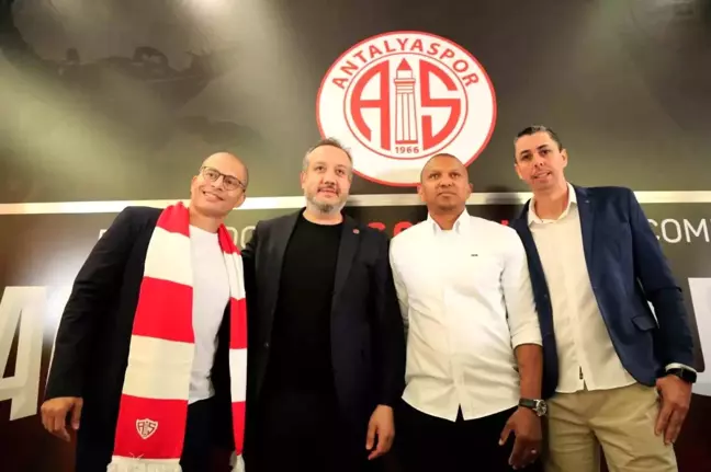 Antalyaspor, Alex de Souza ile 2 yıllık sözleşme imzaladı