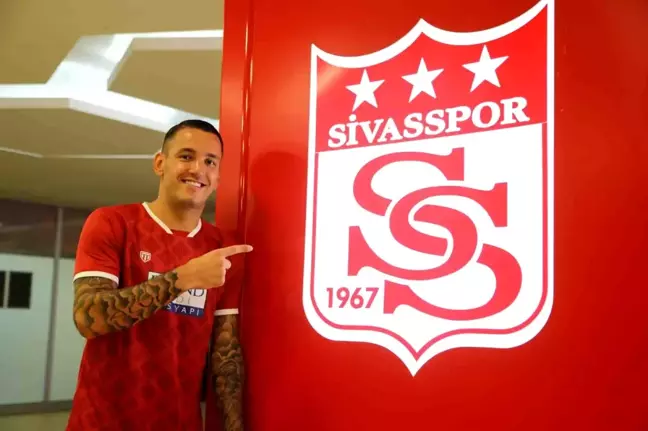 Sivasspor'da Rey Manaj, 2023-2024 sezonunun en golcü oyuncusu oldu