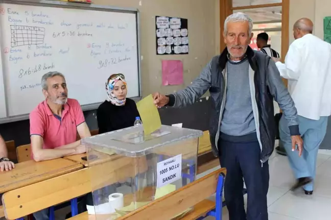 Hatay'ın Reyhanlı ilçesinde muhtarlık seçimi yenilendi