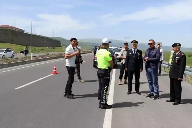 Ardahan Valisi Trafik Denetimlerinde Sürücülere Uyarıda Bulundu