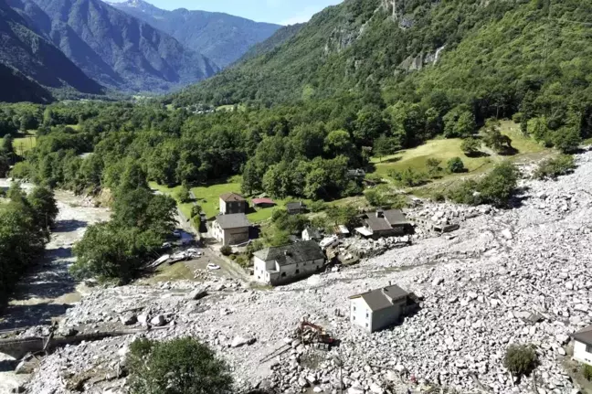 İsviçre'de Sel ve Heyelan: Evler Toprak Altında Kaldı, Zermatt'a Ulaşım Sağlanamıyor