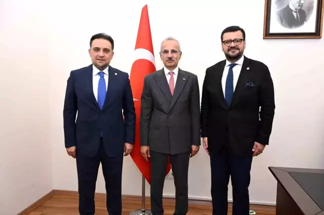 AK Parti Manisa Milletvekilleri Ulaştırma ve Altyapı Bakanı Abdulkadir Uraloğlu'nu ziyaret etti