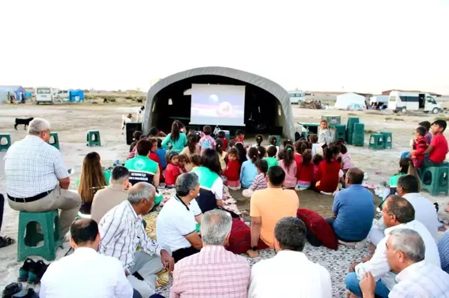 Aksaray'da Tarım İşçilerine Sinema Keyfi