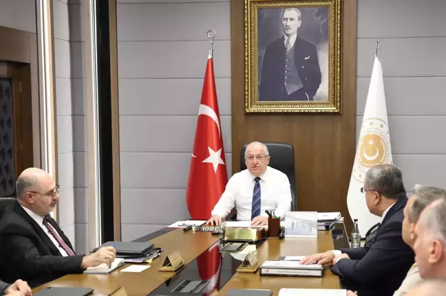 Milli Savunma Bakanı Yaşar Güler, birlik komutanlarıyla video konferans toplantısı gerçekleştirdi