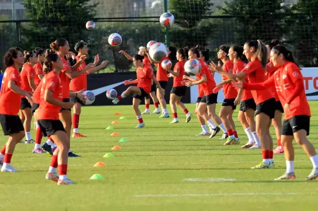 A Milli Kadın Futbol Takımı İsviçre ve Macaristan maçlarına hazırlanıyor