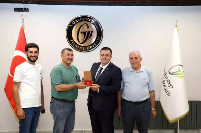 Gaziantep'te 2024 yılının ilk Antep fıstığı hasat edildi