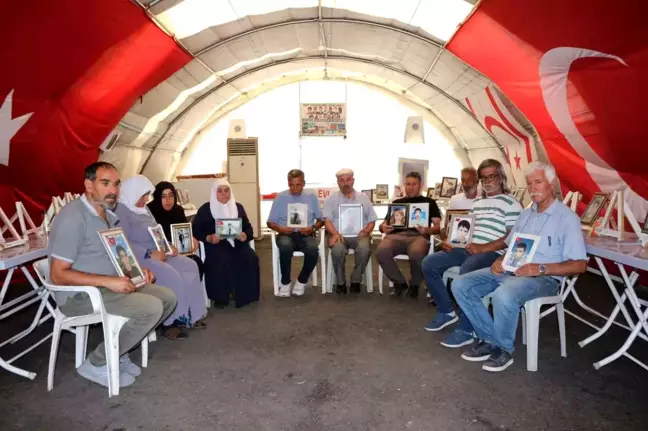 Diyarbakır'da çocukları terör örgütü PKK tarafından kaçırılan ailelerin mücadelesi devam ediyor