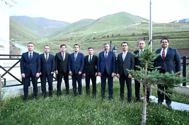 Erzurum Valisi Mustafa Çiftçi, tayini çıkan kaymakamlara veda yemeği verdi