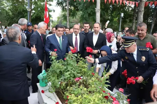 Niğde Valiliği, Şehit Ömer Halisdemir'i Anma Programı Düzenledi