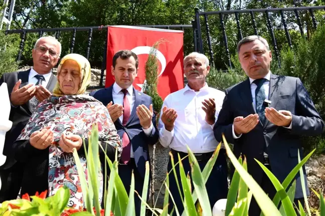 Şehit Öğretmen Necmettin Yılmaz'ın Kabri Başında Anma Töreni Düzenlendi