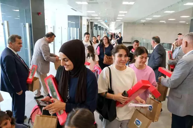 Kayseri'ye gelen gurbetçiler çiçeklerle karşılandı