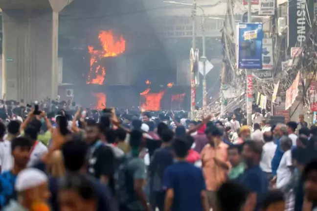 Bangladeş'te Bağımsızlık Savaşı'na katılanların ailelerine kontenjan protestolarında can kaybı artıyor