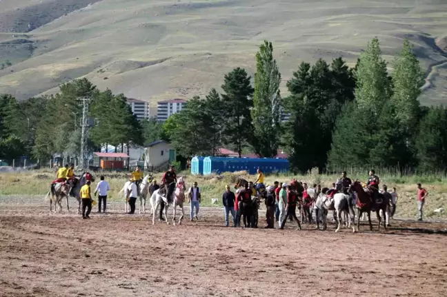 Bayburt Uluslararası Dede Korkut Şölenleri'nde At Çarpışması