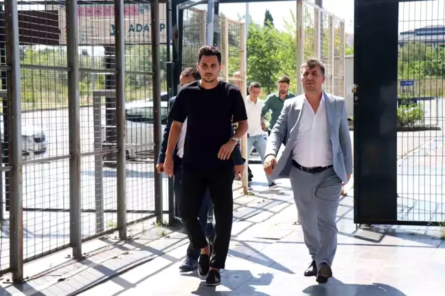 Sakaryaspor, Mustafa Pektemek ile sözleşme imzaladı