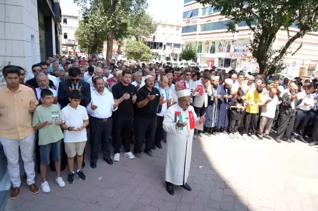 Iğdır'da Cuma namazı sonrası İsmail Haniye için gıyabi cenaze namazı kılındı