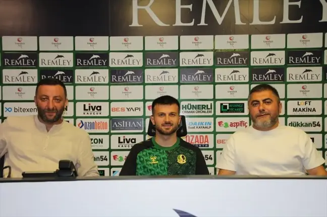 Sakaryaspor, Murat Cem Akpınar'ı yeniden kiraladı