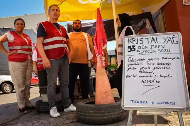 İzmir'deki Kristal Zeytinyağı Fabrikası'nda Grevde Fason Üretim Tespit Edildi