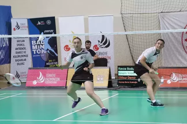 Türkiye Badminton Süper Lig ve Gelişim Ligi 4. etap müsabakaları Erzincan'da başladı